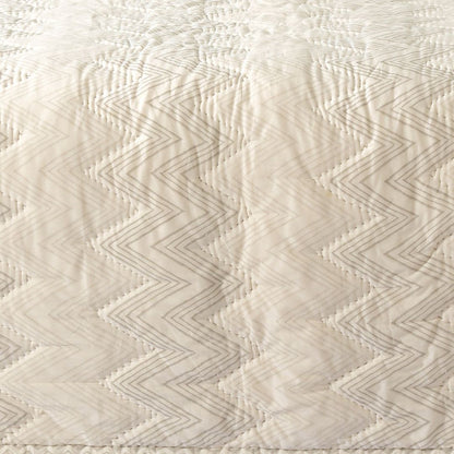 CHEVRON PRINTED QUILT